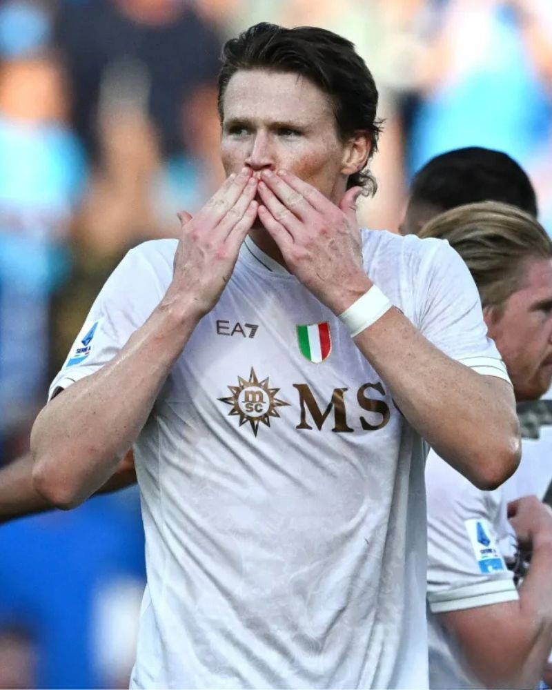 Mc TOMINAY SCOTT 2025-26 (Nap)